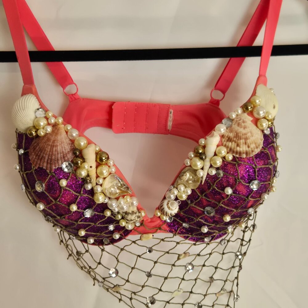 Handmade Mermaid-Style Bra – One-of-a-Kind Costume Piece Perfect for Halloween - Picture 2 of 5